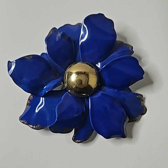Jewelry - Vintage blue  floral brooch
